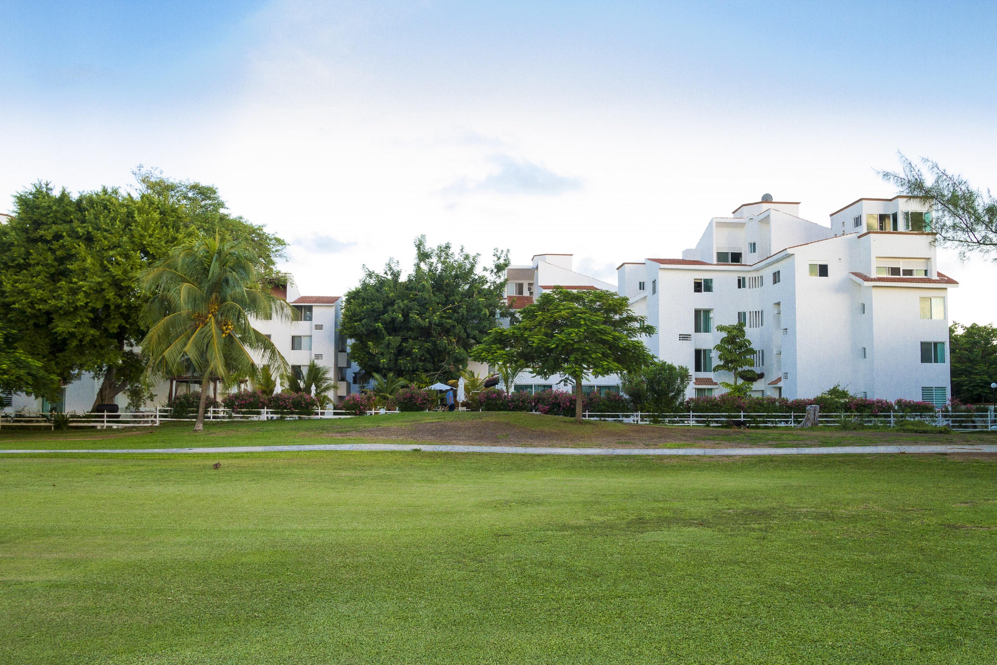 Las Gaviotas Hotel & Suites Cancun Exterior photo