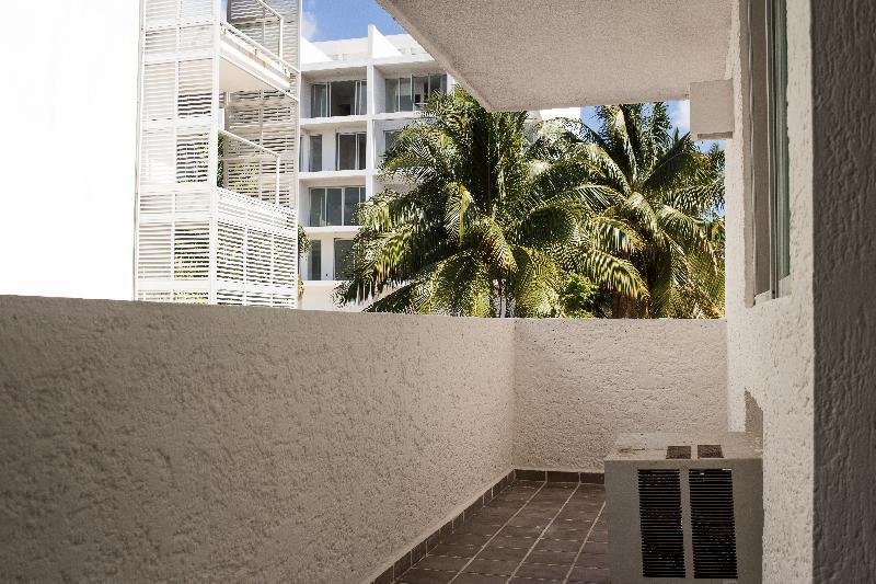 Las Gaviotas Hotel & Suites Cancun Exterior photo
