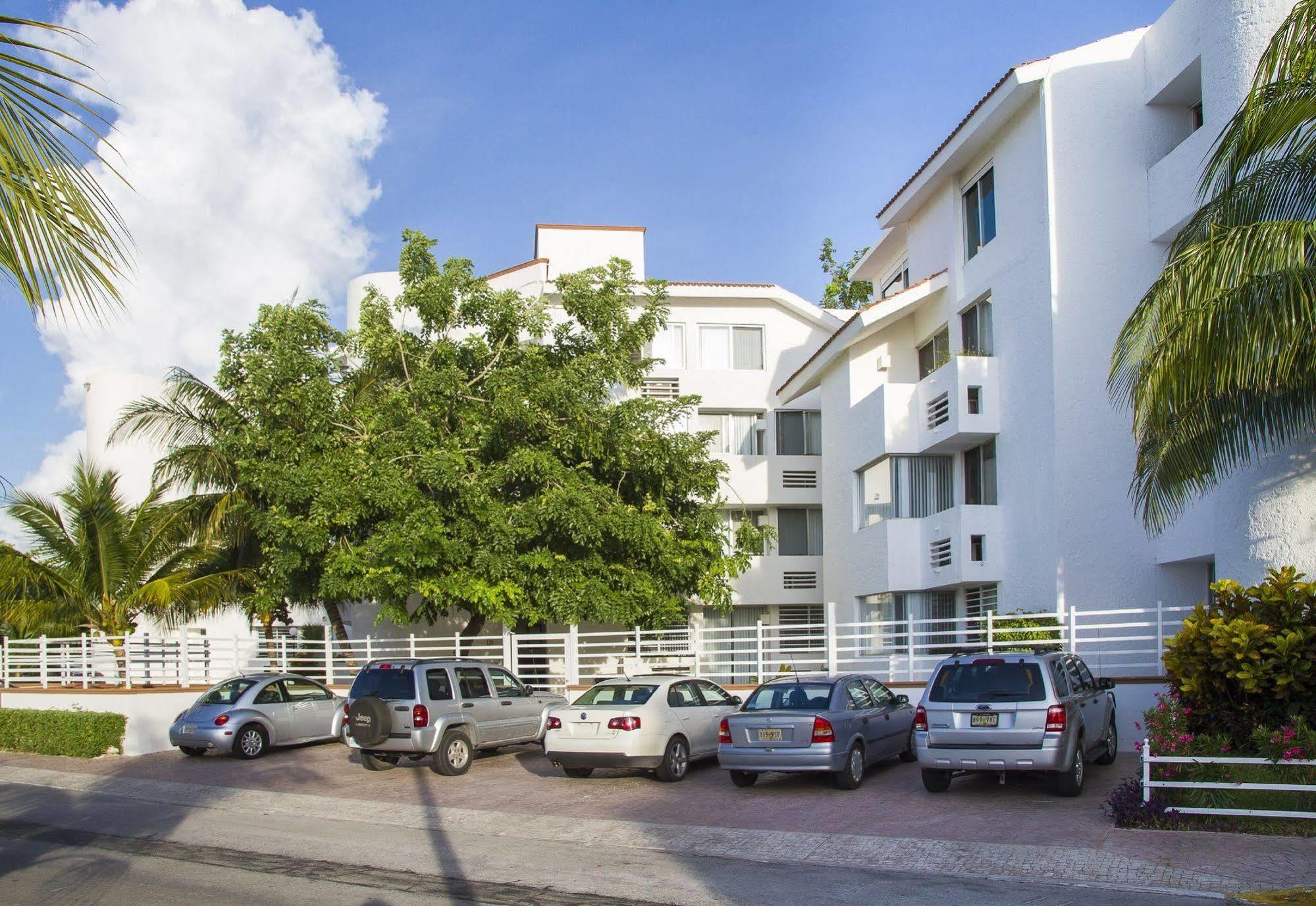 Las Gaviotas Hotel & Suites Cancun Exterior photo