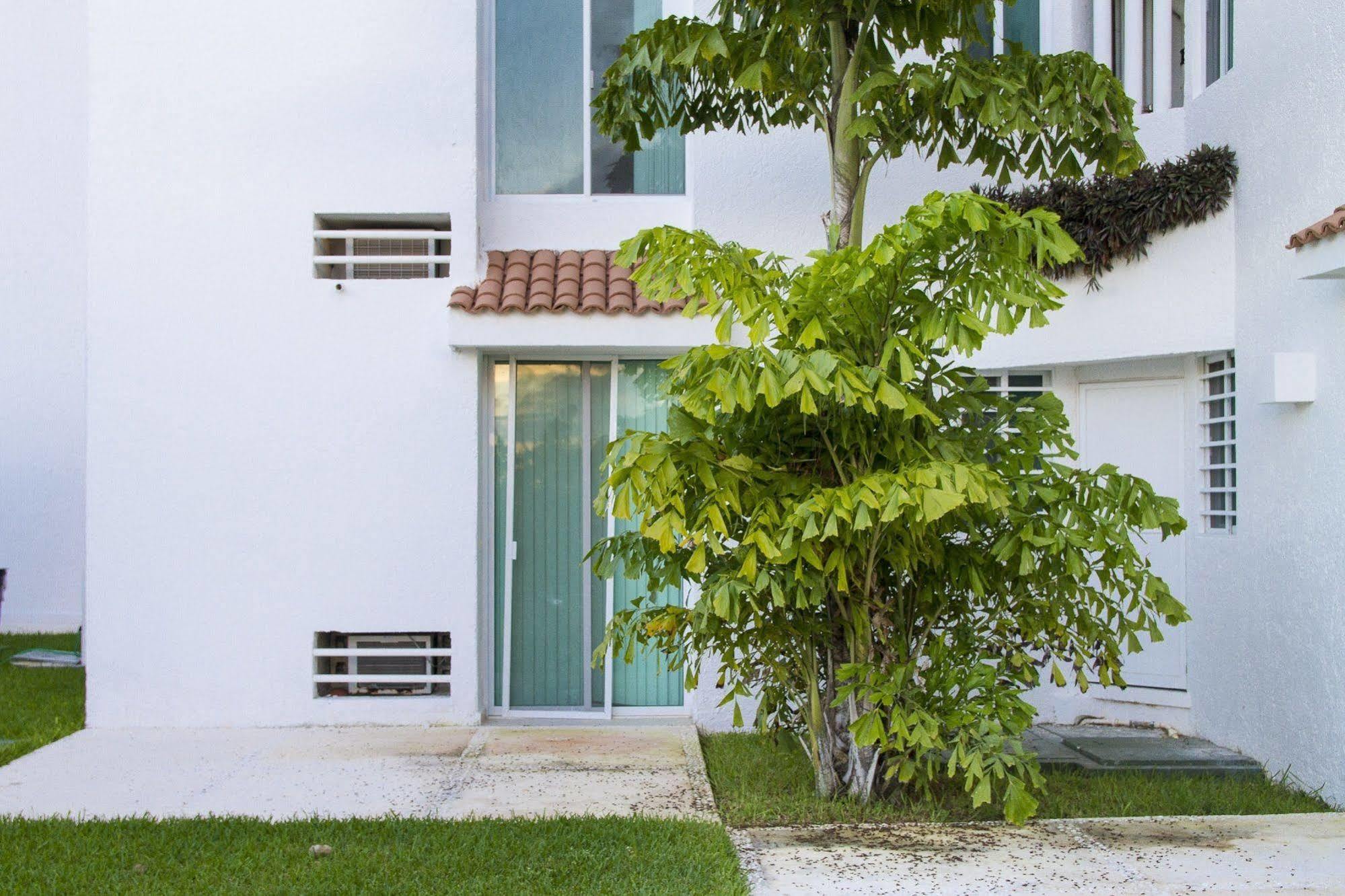 Las Gaviotas Hotel & Suites Cancun Exterior photo